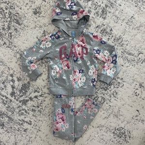 Gap Sweatsuit